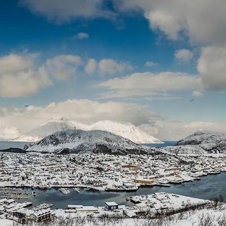 Отель Pa Hjornet Gjestehus Skjervoy Экстерьер фото