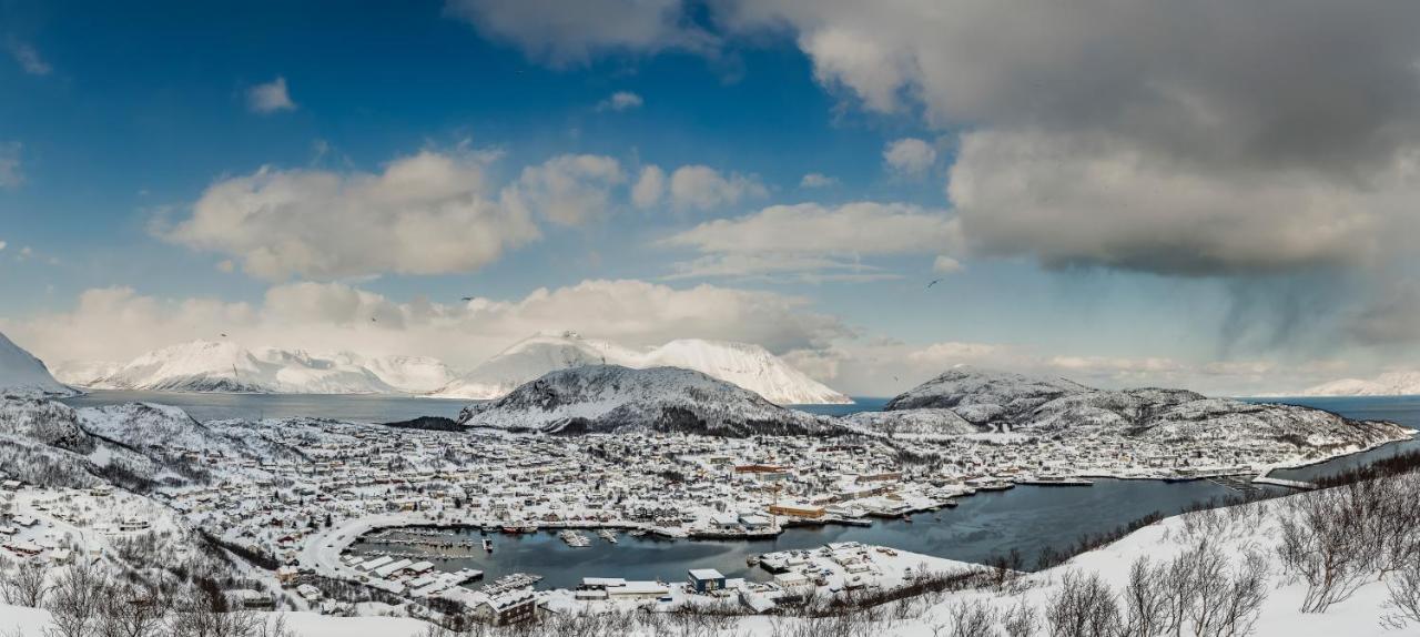 Отель Pa Hjornet Gjestehus Skjervoy Экстерьер фото